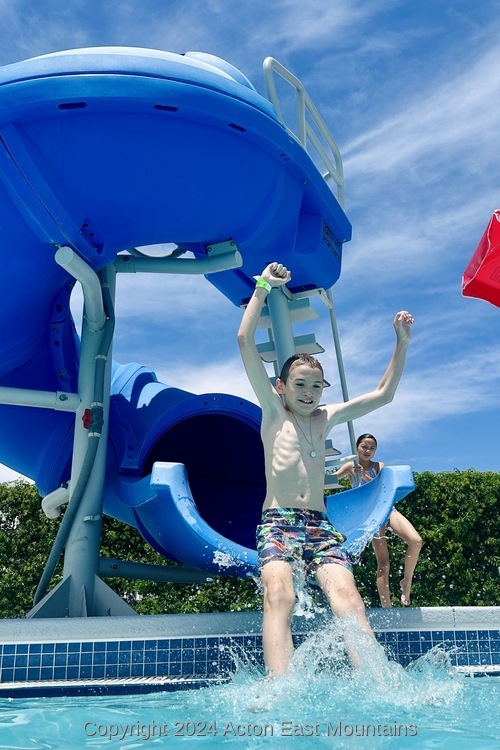 Learners at Acton Academy East Mountains on a field trip to the swimming pool in Albuquerque.  