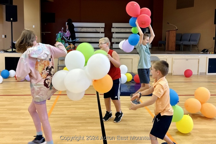 Learners at Acton Academy East Mountains private school in Cedar Crest, New Mexico playing with balloons. 